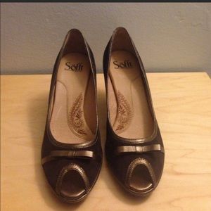 Adorable chocolate/bronze peep toe pumps, Size 7.5